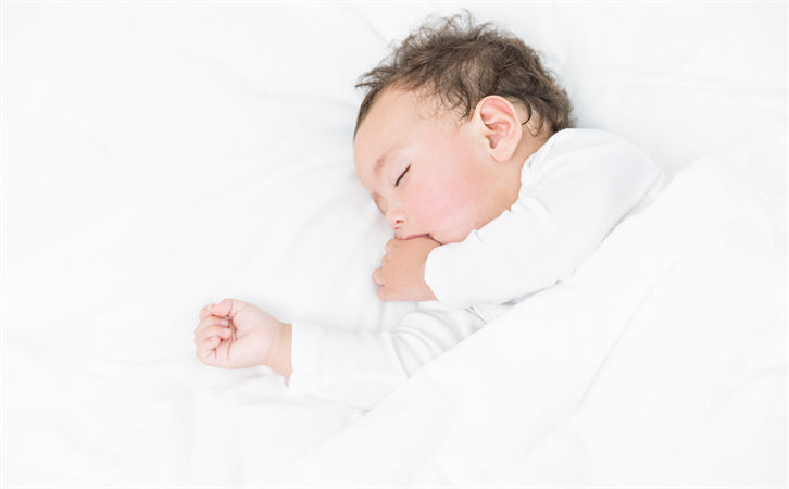 新生儿张嘴睡觉正常吗，这时候家长应该怎么办？1